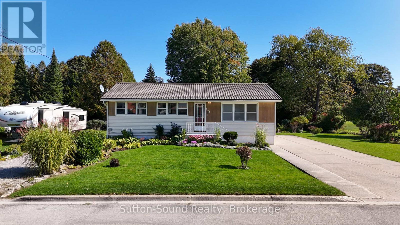 507 Mcnaughton Street, South Bruce Peninsula, Ontario  N0H 2T0 - Photo 1 - X12458155
