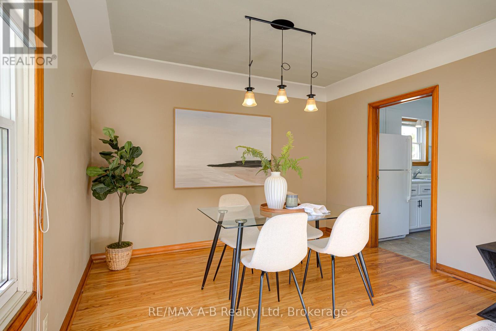 252 Hibernia Street, Stratford, Ontario  N5A 5V7 - Photo 5 - X12459178