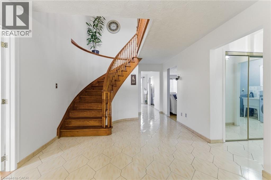 2 Morningstar Court, Hamilton, Ontario  L8W 3E1 - Photo 3 - 40778663