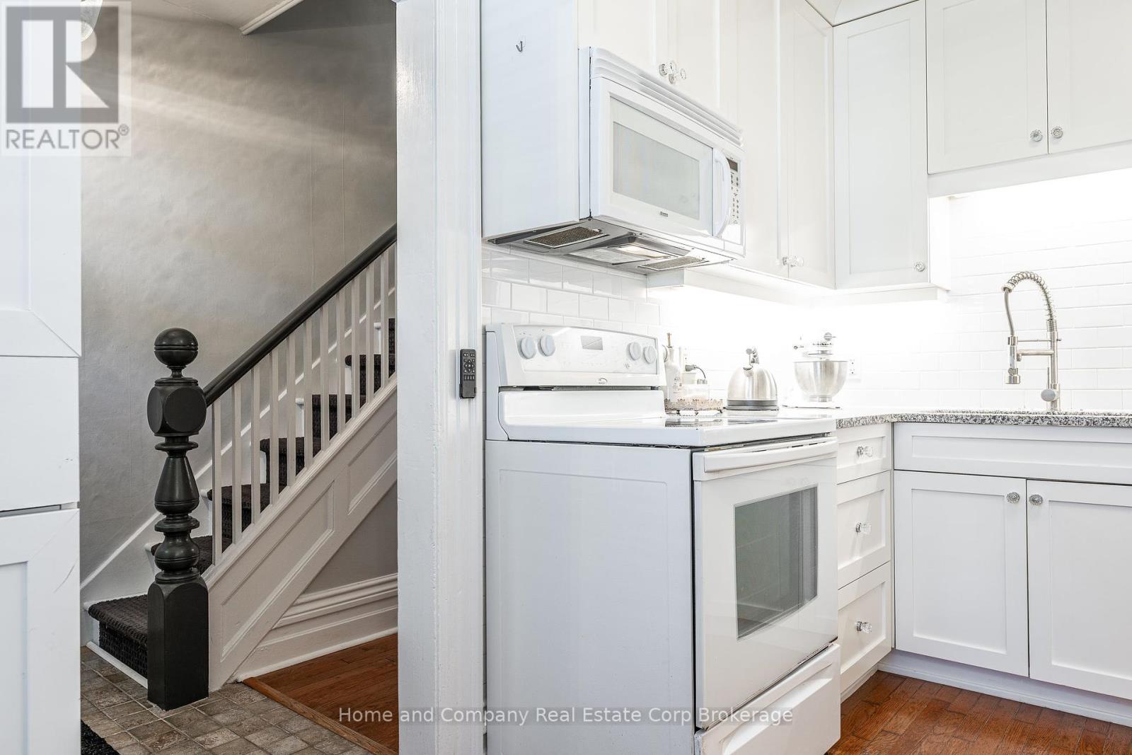 81 Blake Street, Stratford, Ontario  N5A 2C5 - Photo 12 - X12460084