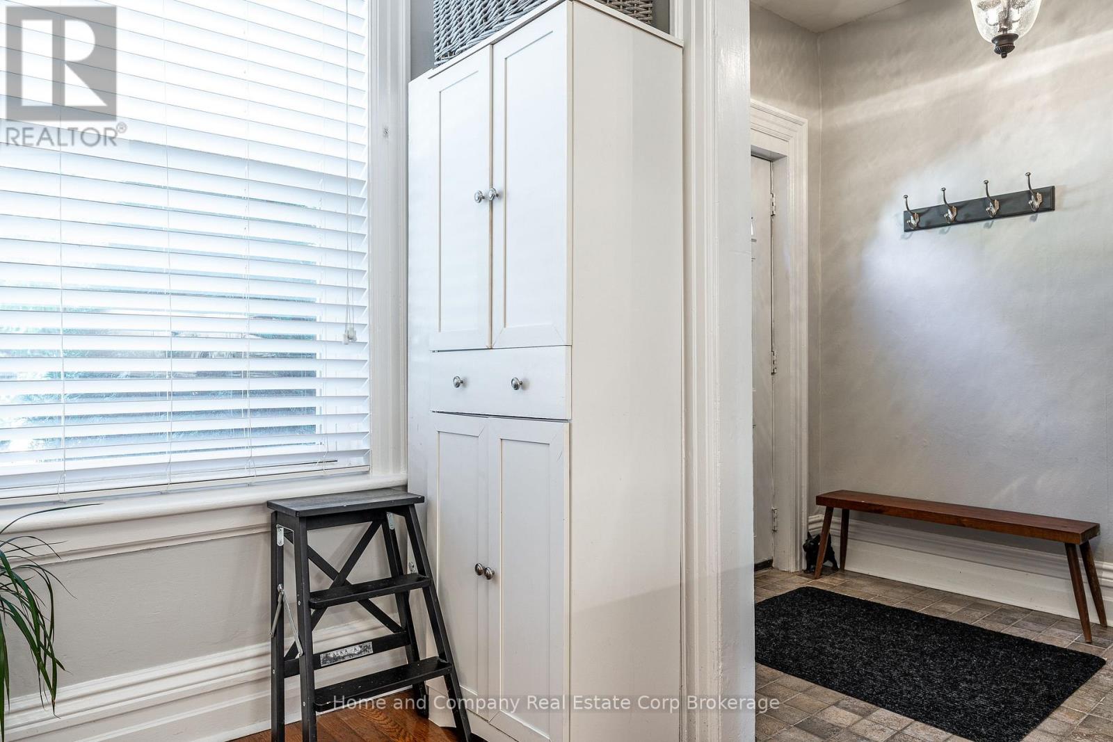 81 Blake Street, Stratford, Ontario  N5A 2C5 - Photo 8 - X12460084
