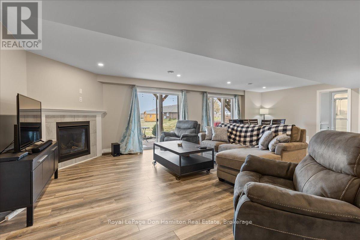 42 John Street, Morris Turnberry, Ontario  N0G 1E0 - Photo 28 - X12460143