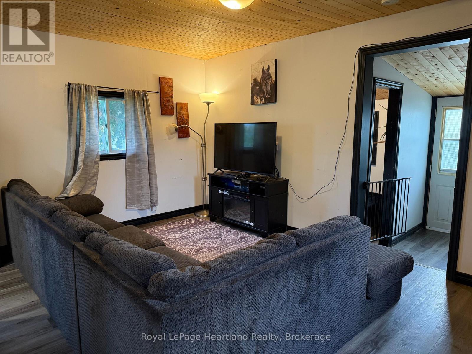 770 Somerville Street, Huron-Kinloss, Ontario  N0G 2H0 - Photo 3 - X12460169