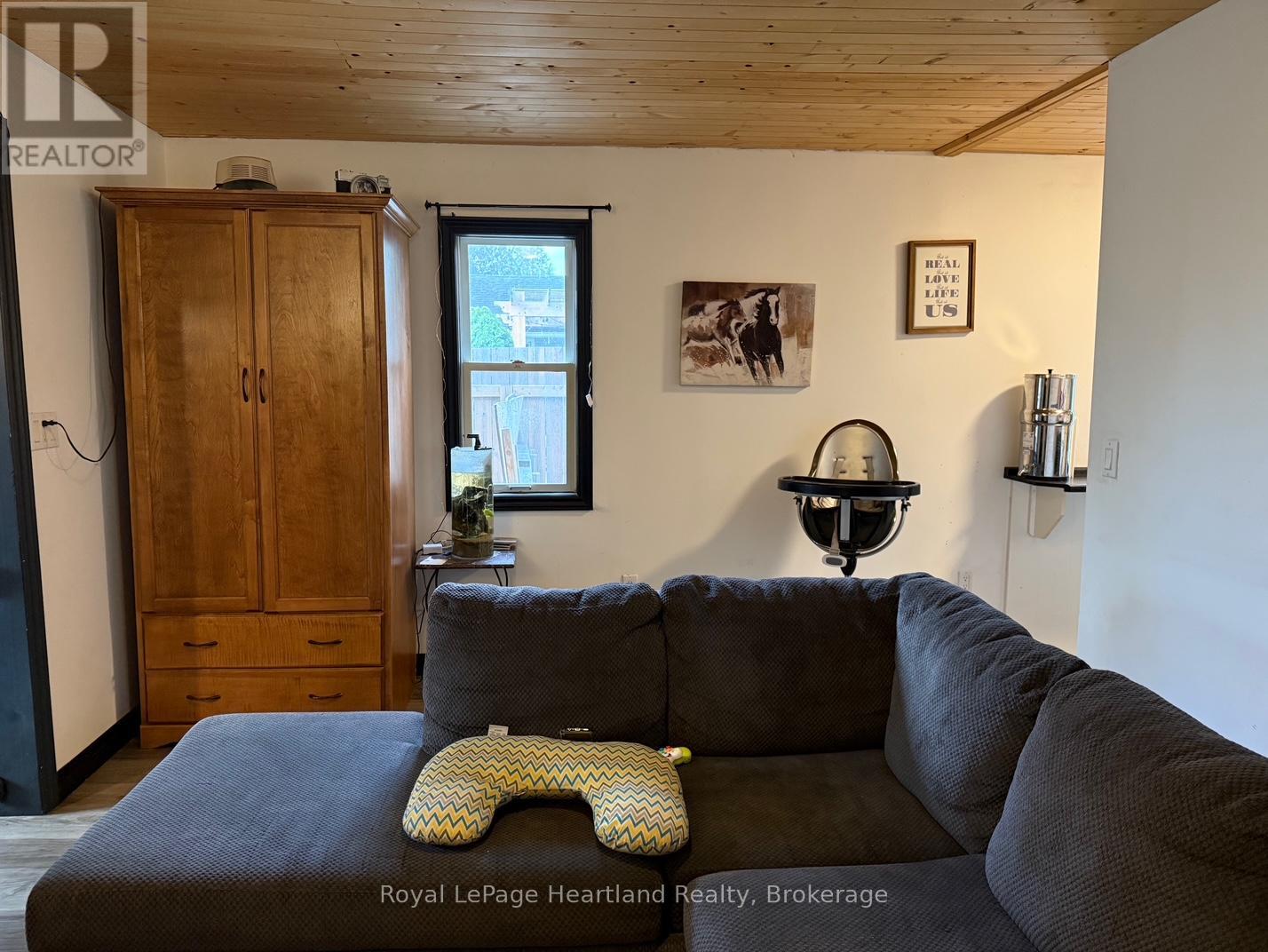 770 Somerville Street, Huron-Kinloss, Ontario  N0G 2H0 - Photo 4 - X12460169
