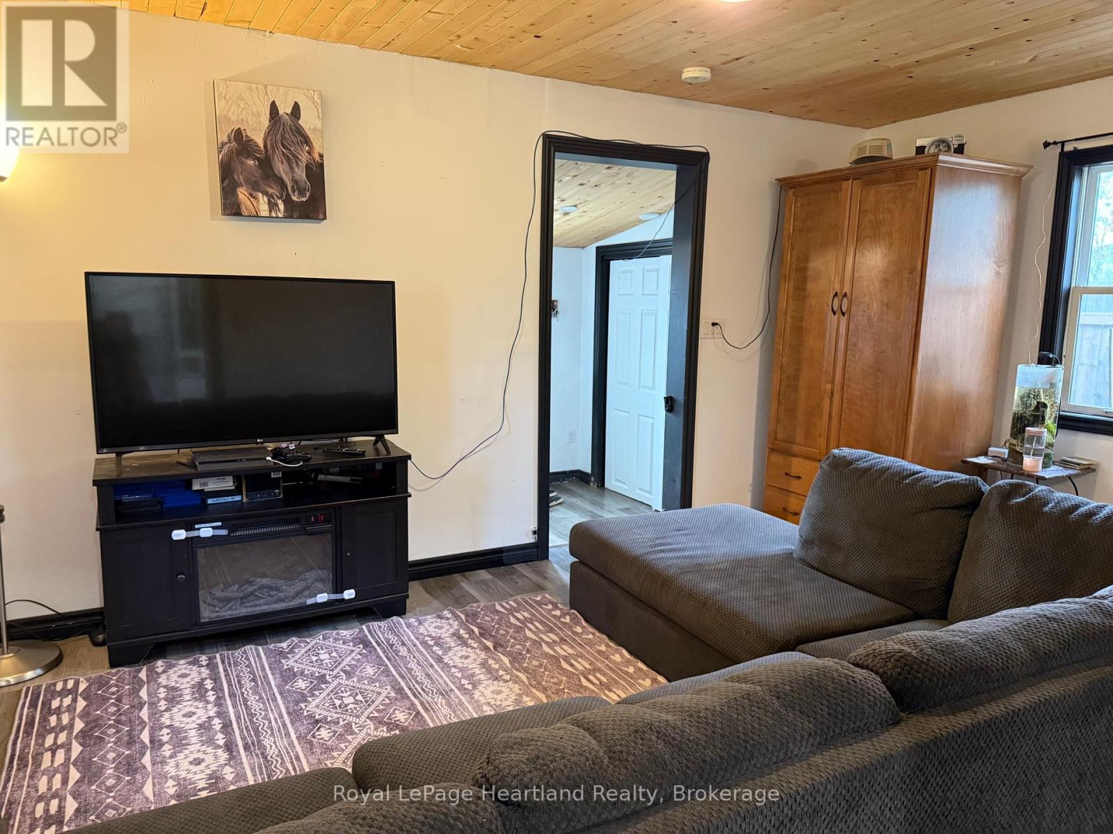 770 Somerville Street, Huron-Kinloss, Ontario  N0G 2H0 - Photo 5 - X12460169
