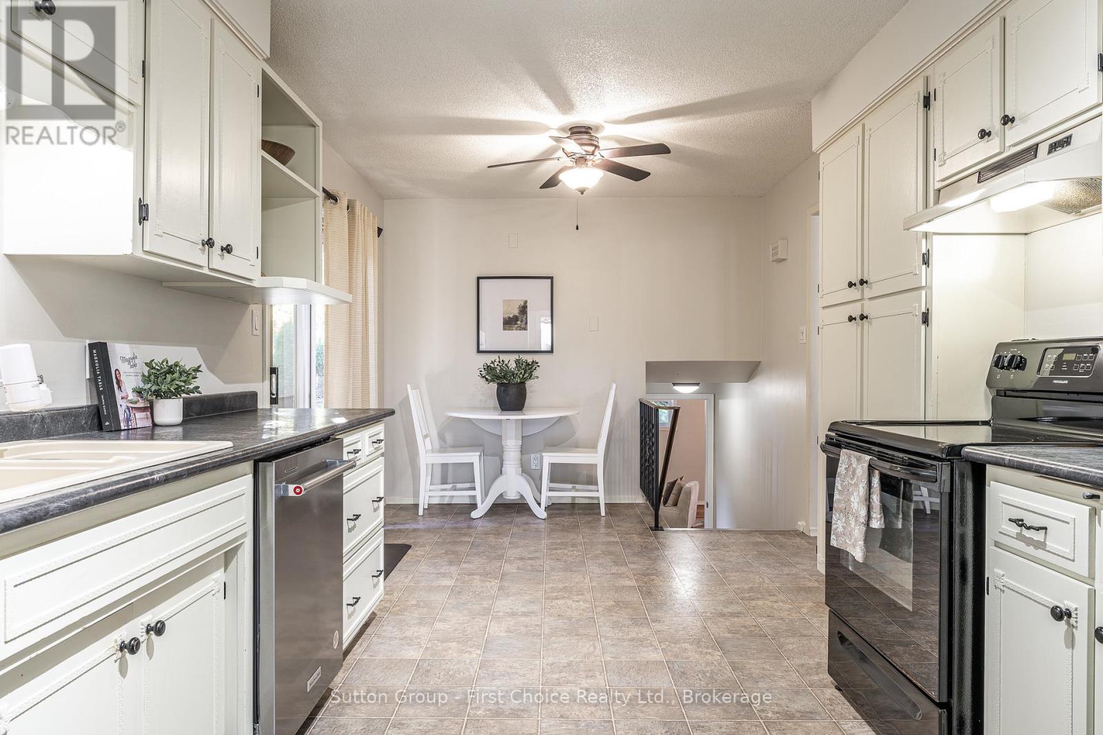 39 Baker Street, Stratford, Ontario  N5A 7A2 - Photo 11 - X12460473