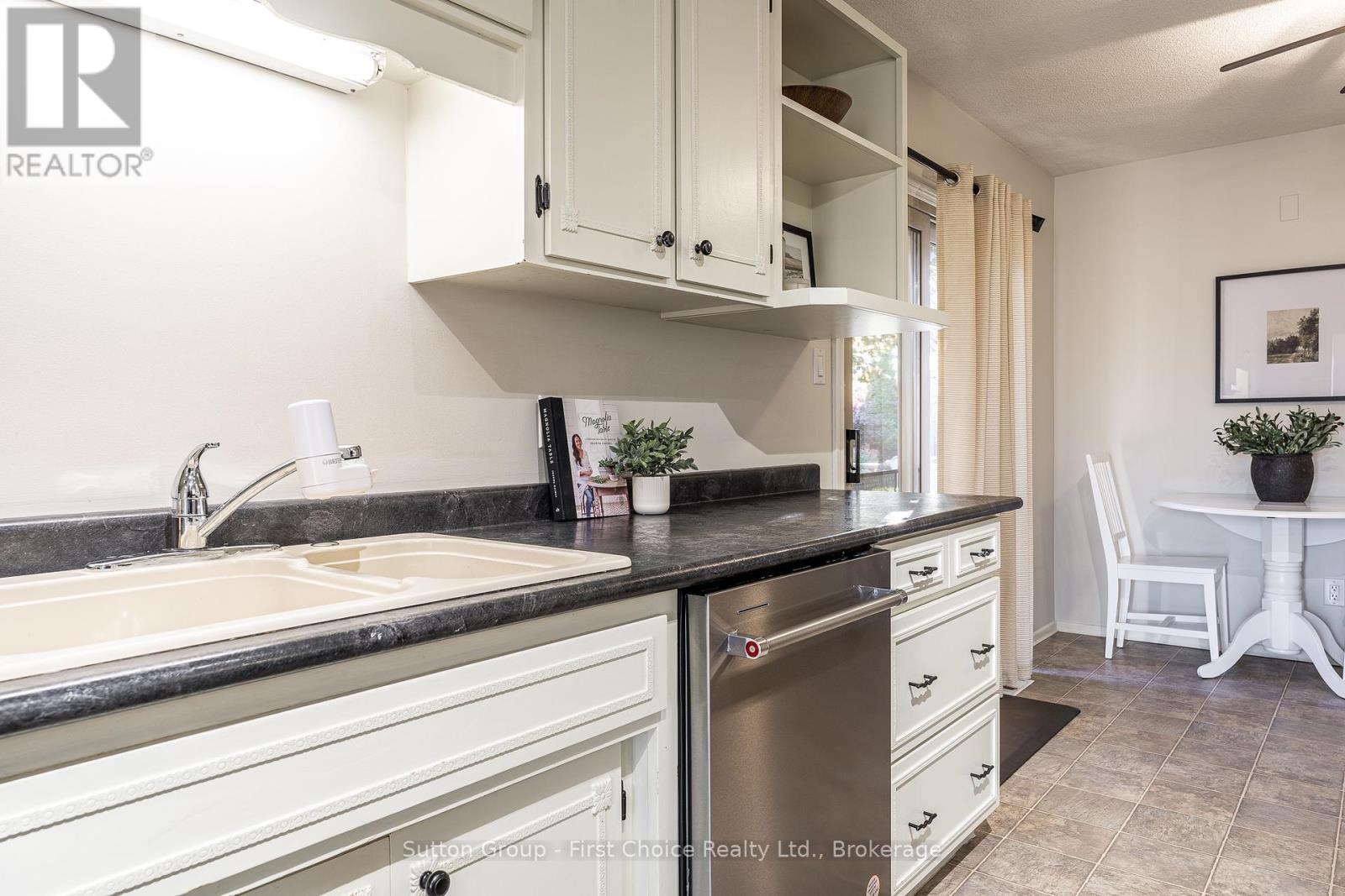 39 Baker Street, Stratford, Ontario  N5A 7A2 - Photo 12 - X12460473
