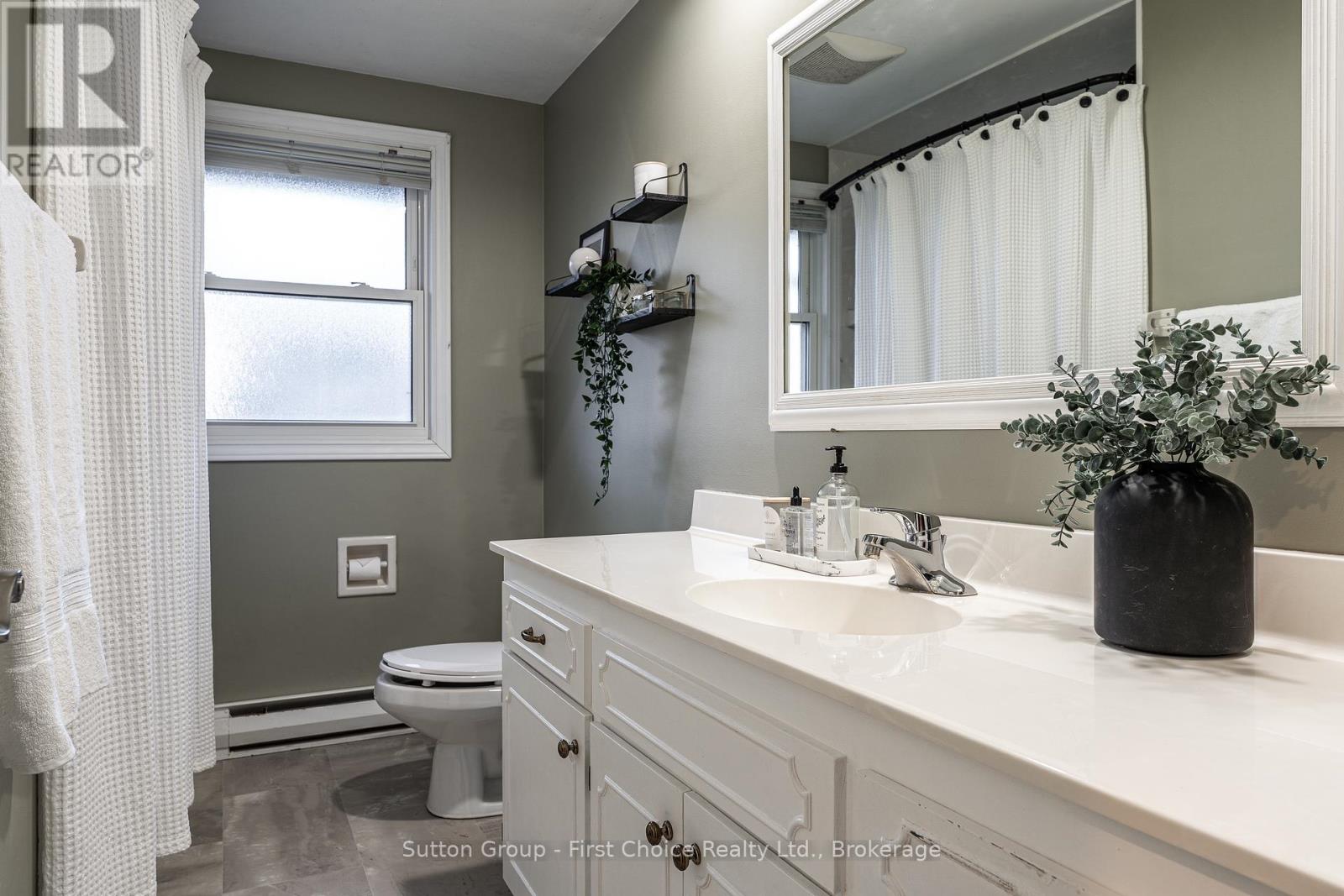 39 Baker Street, Stratford, Ontario  N5A 7A2 - Photo 17 - X12460473