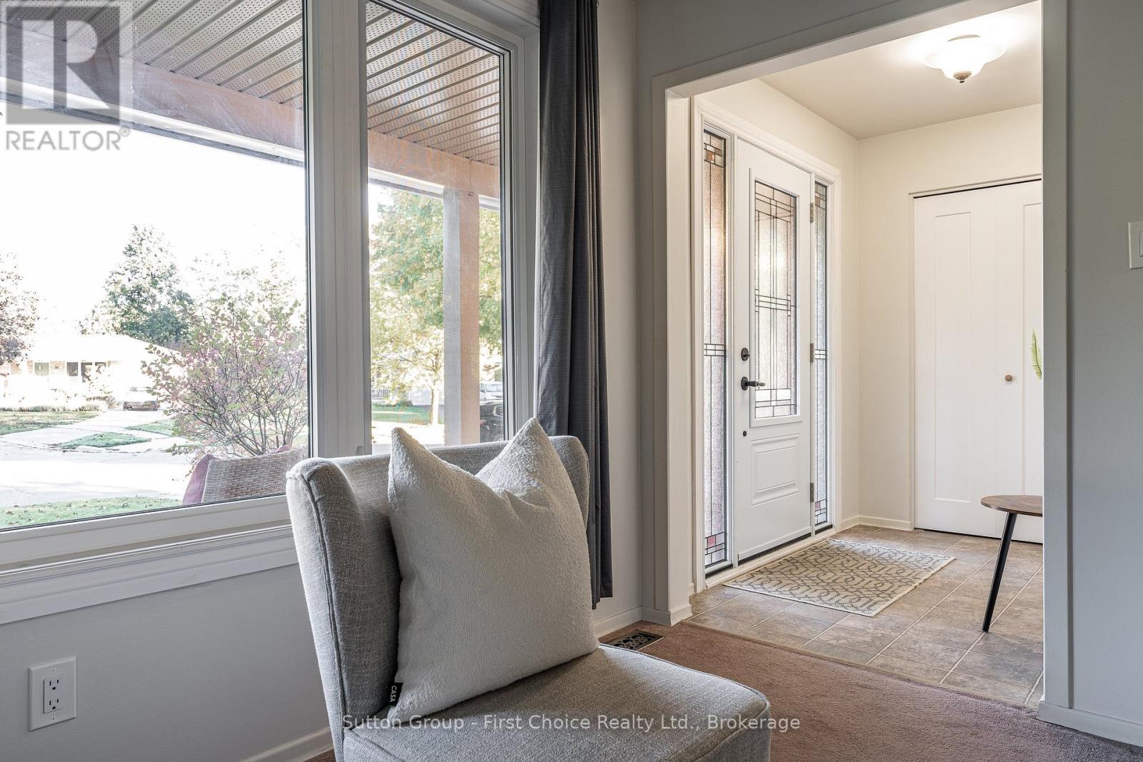 39 Baker Street, Stratford, Ontario  N5A 7A2 - Photo 9 - X12460473