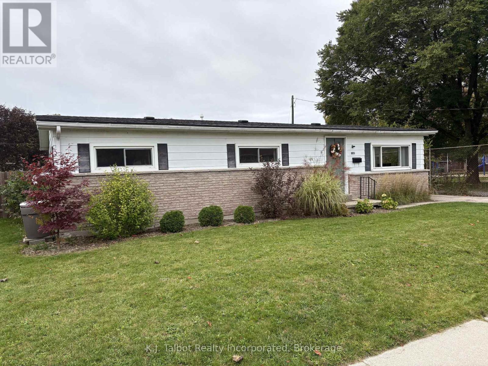190 South Street, Goderich, Ontario  N7A 3M3 - Photo 32 - X12461483