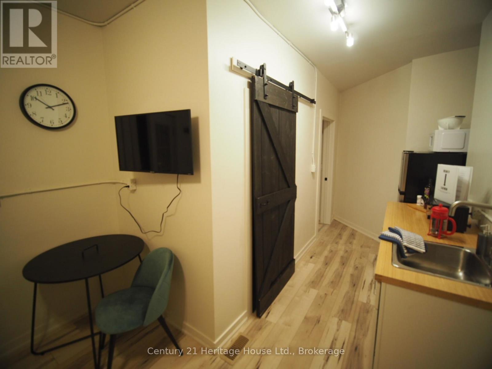 D - 210 Wilson Street, Hamilton, Ontario  L8R 1E5 - Photo 11 - X12461540