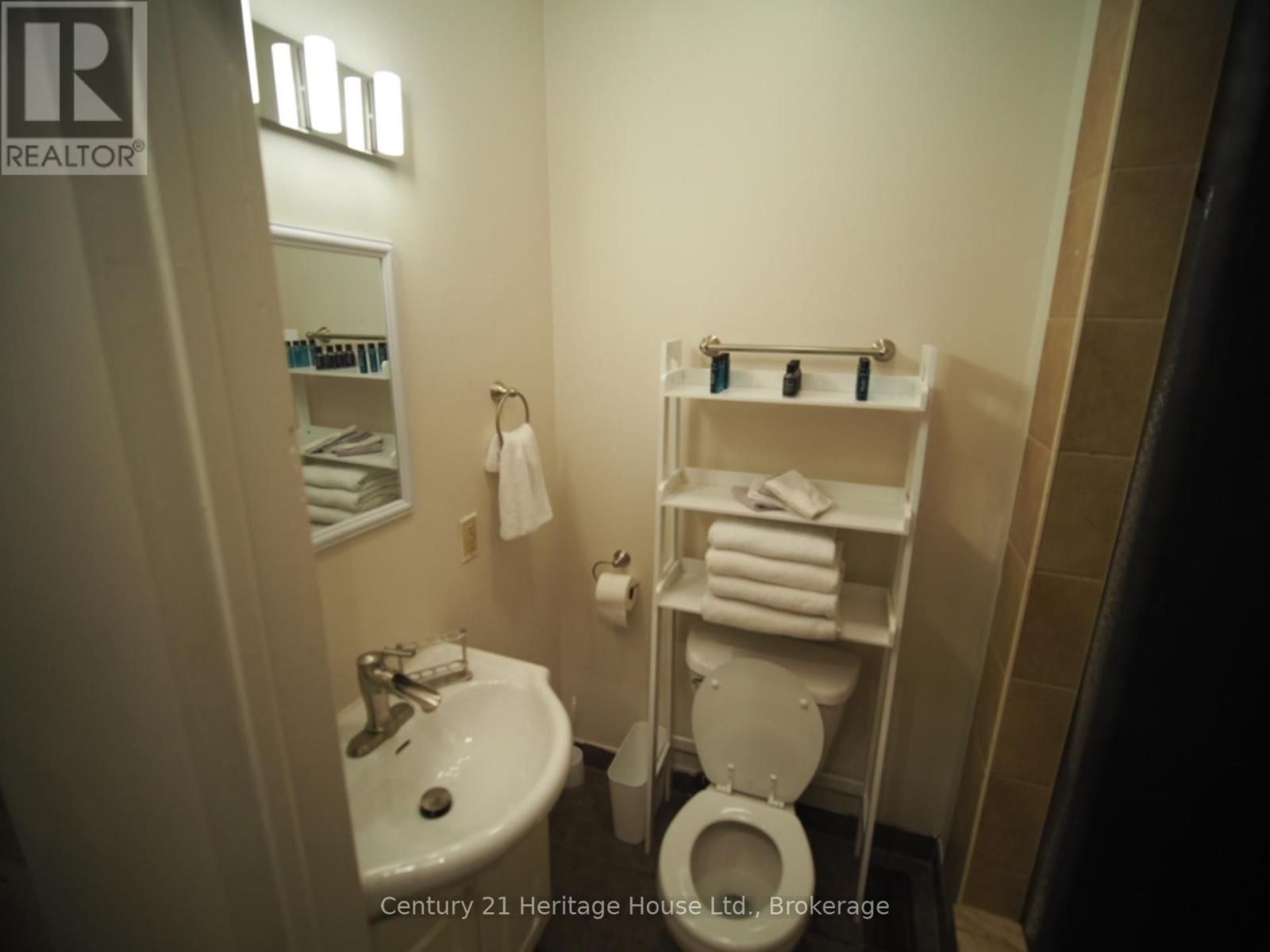 D - 210 Wilson Street, Hamilton, Ontario  L8R 1E5 - Photo 12 - X12461540