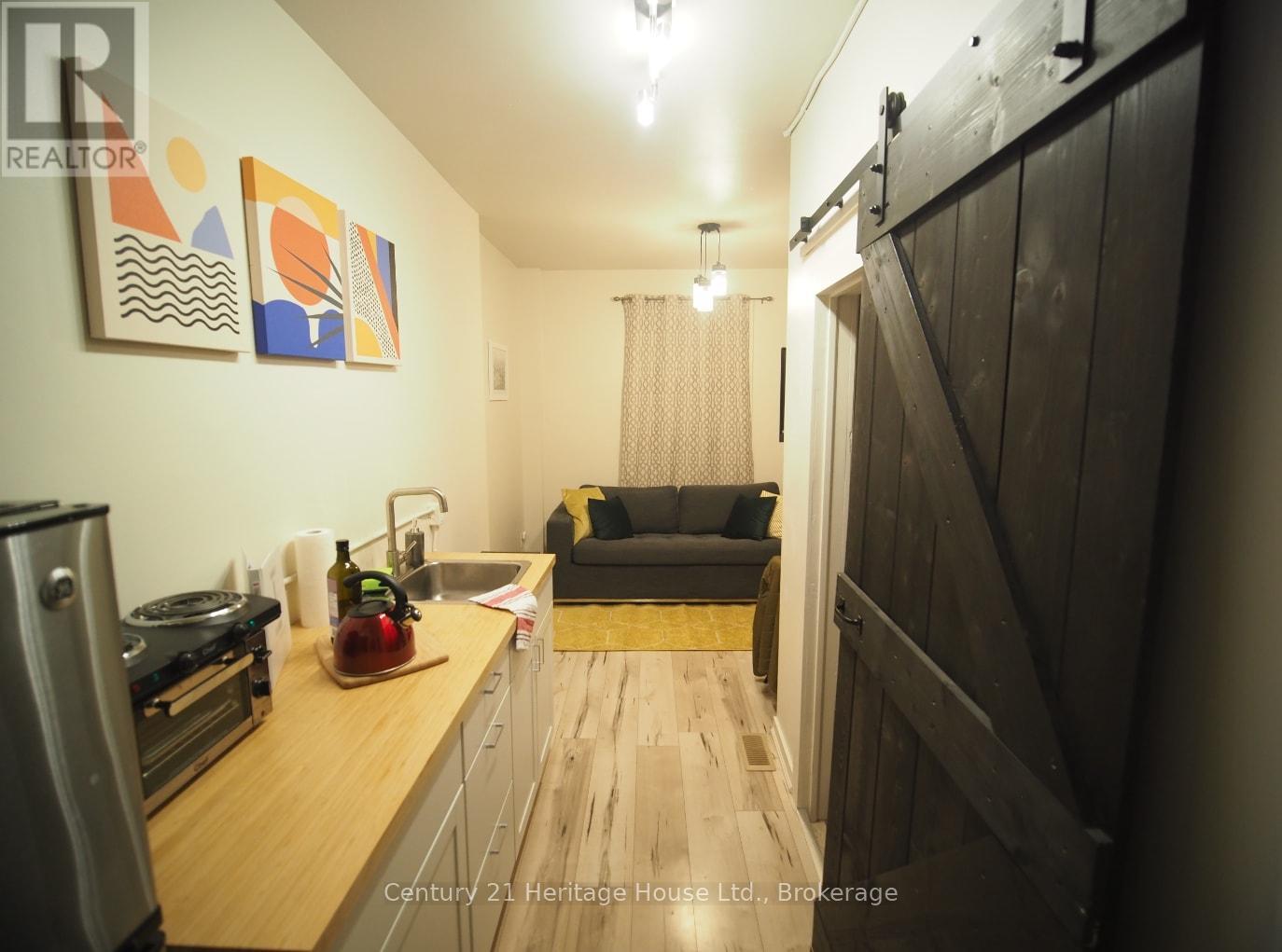 D - 210 Wilson Street, Hamilton, Ontario  L8R 1E5 - Photo 4 - X12461540