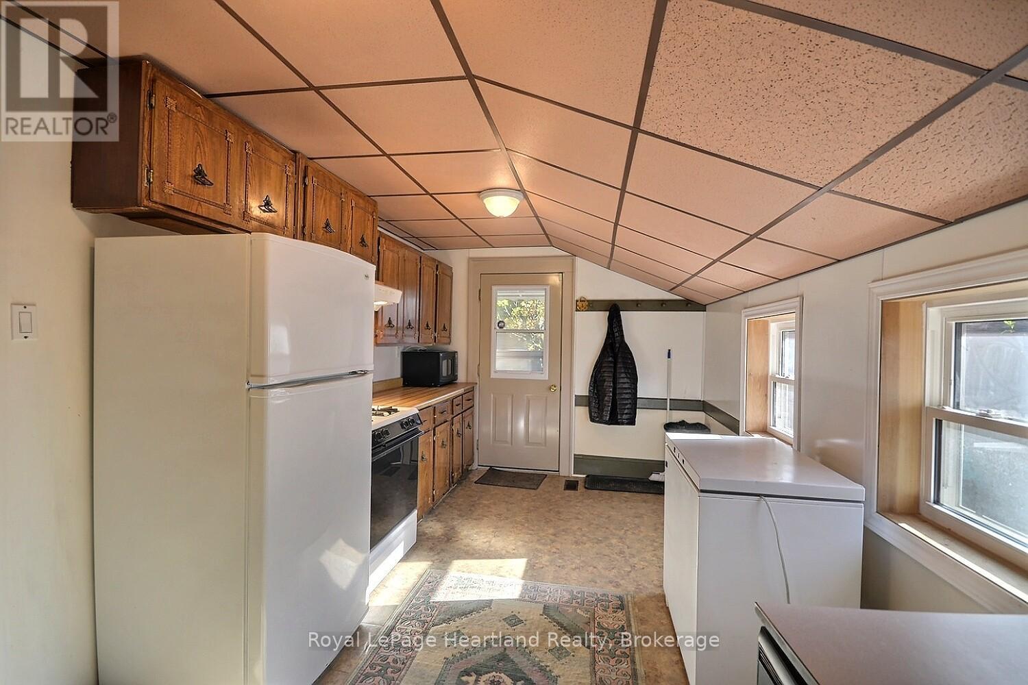 122 Mary Street, Central Huron, Ontario  N0M 1L0 - Photo 15 - X12462725