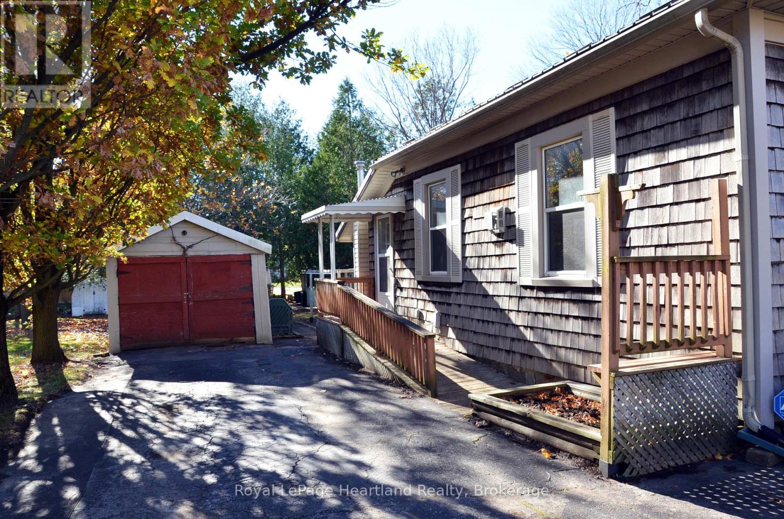 122 Mary Street, Central Huron, Ontario  N0M 1L0 - Photo 3 - X12462725