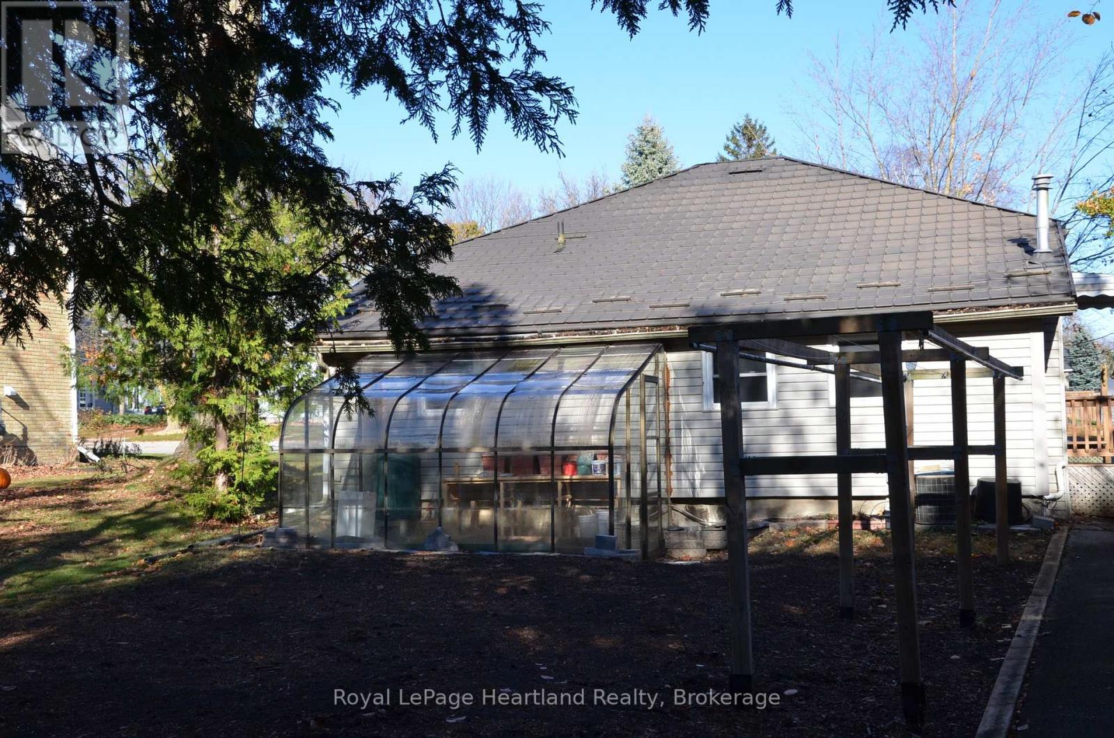 122 Mary Street, Central Huron, Ontario  N0M 1L0 - Photo 30 - X12462725