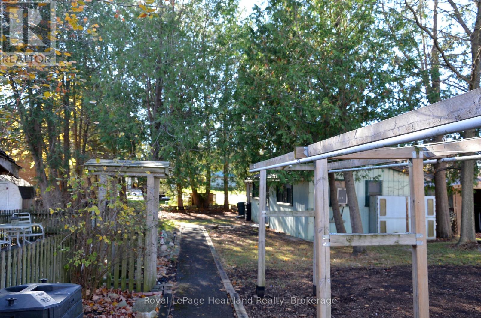 122 Mary Street, Central Huron, Ontario  N0M 1L0 - Photo 31 - X12462725