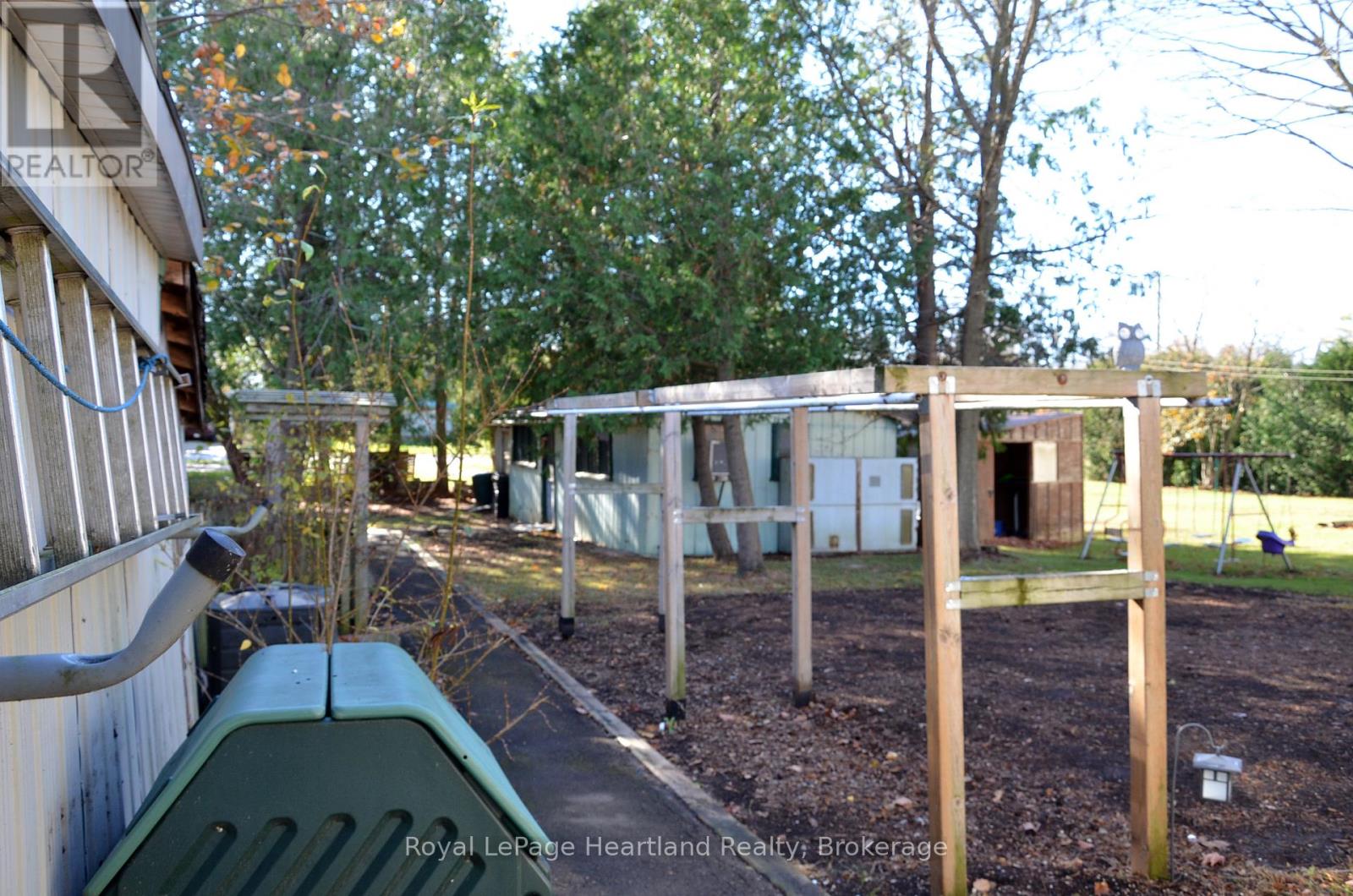 122 Mary Street, Central Huron, Ontario  N0M 1L0 - Photo 32 - X12462725