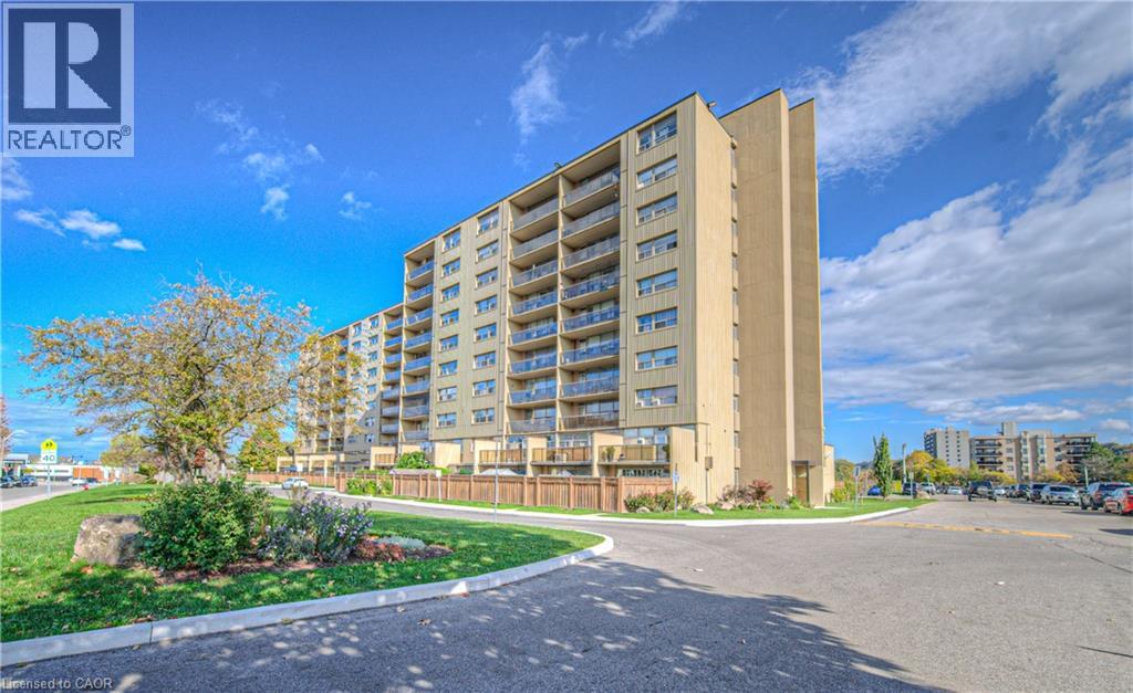 15 NICKLAUS Drive, Hamilton, Ontario