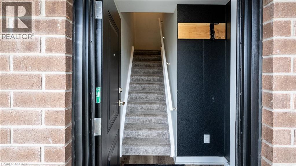 1331 Countrystone Drive Unit# B4, Kitchener, Ontario  N2N 3R9 - Photo 2 - 40779013