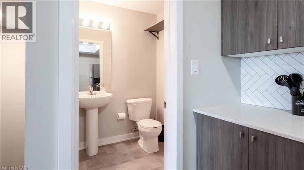 1331 Countrystone Drive Unit# B4, Kitchener, Ontario  N2N 3R9 - Photo 4 - 40779013