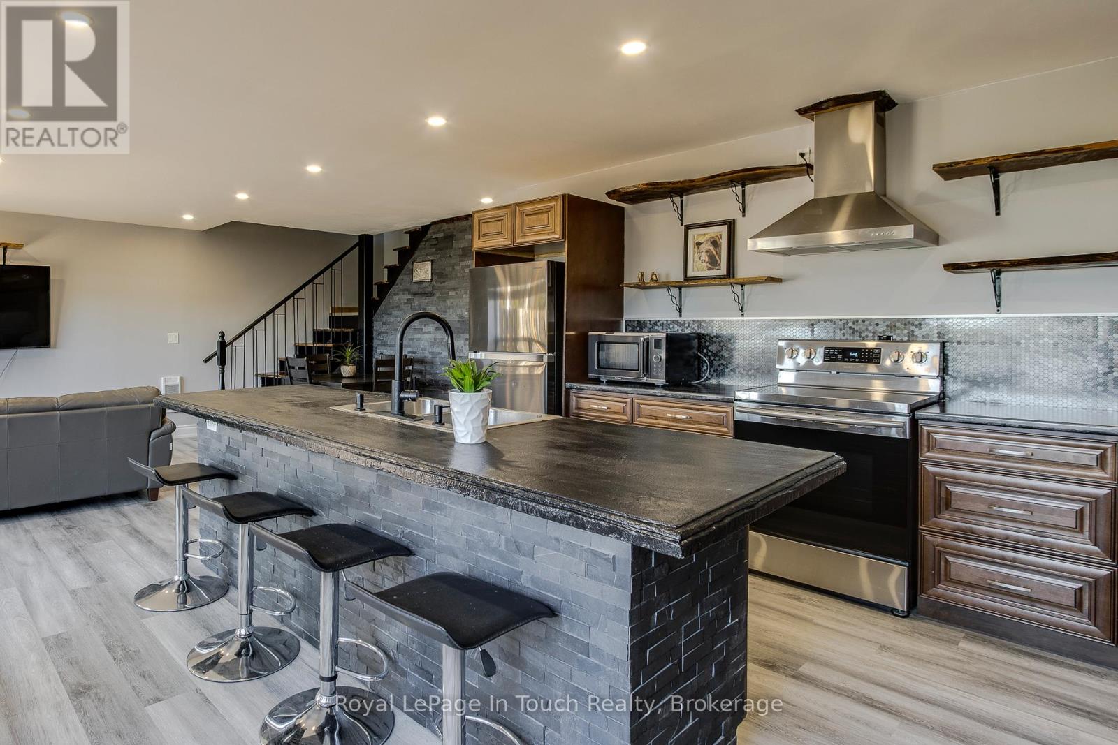 142 Duck Bay Road, Tay, Ontario  L0K 2C0 - Photo 5 - S12463255