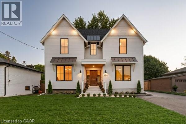 684 PEELE Boulevard, Burlington, Ontario