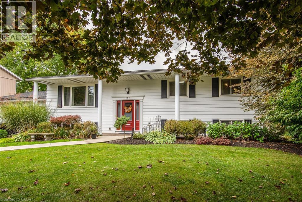 121 First Street W, Elmira, Ontario  N3B 1G8 - Photo 1 - 40779240