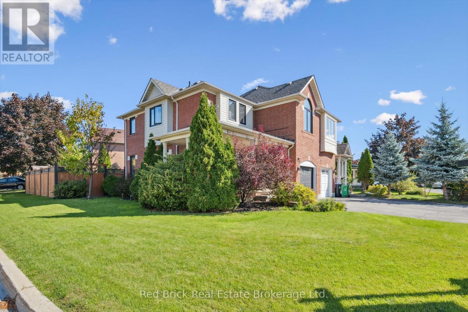 7241 Torrisdale Lane, Mississauga, Ontario  L5N 7Y7 - Photo 3 - W12464244