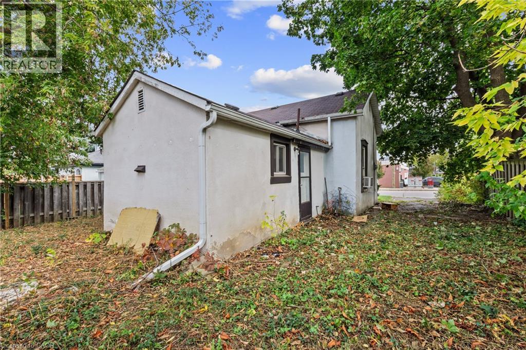 70 Murray Street, Brantford, Ontario  N3S 5N9 - Photo 3 - 40779311
