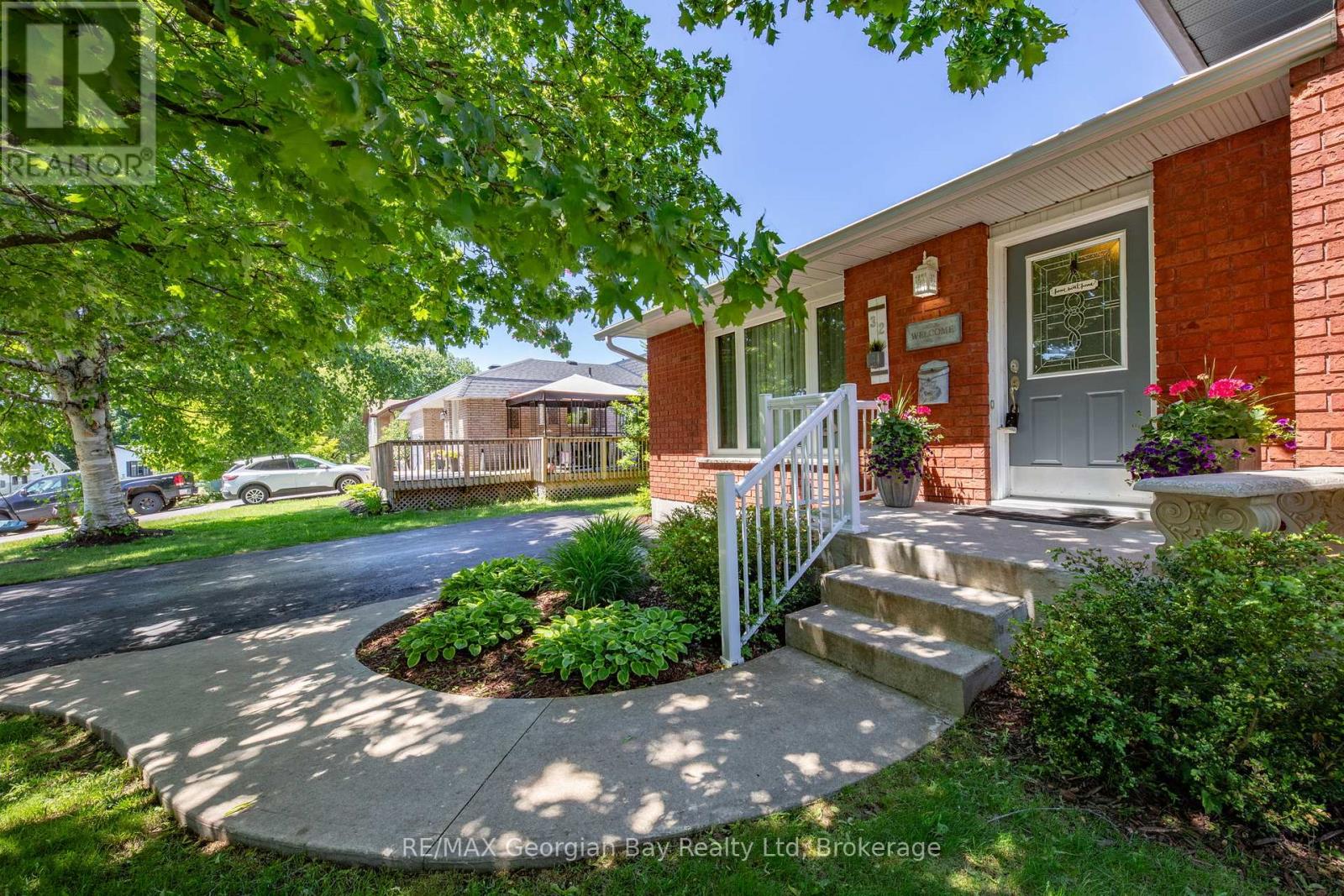 32 Bonaventure Place, Penetanguishene, Ontario  L9M 1J3 - Photo 3 - S12468545