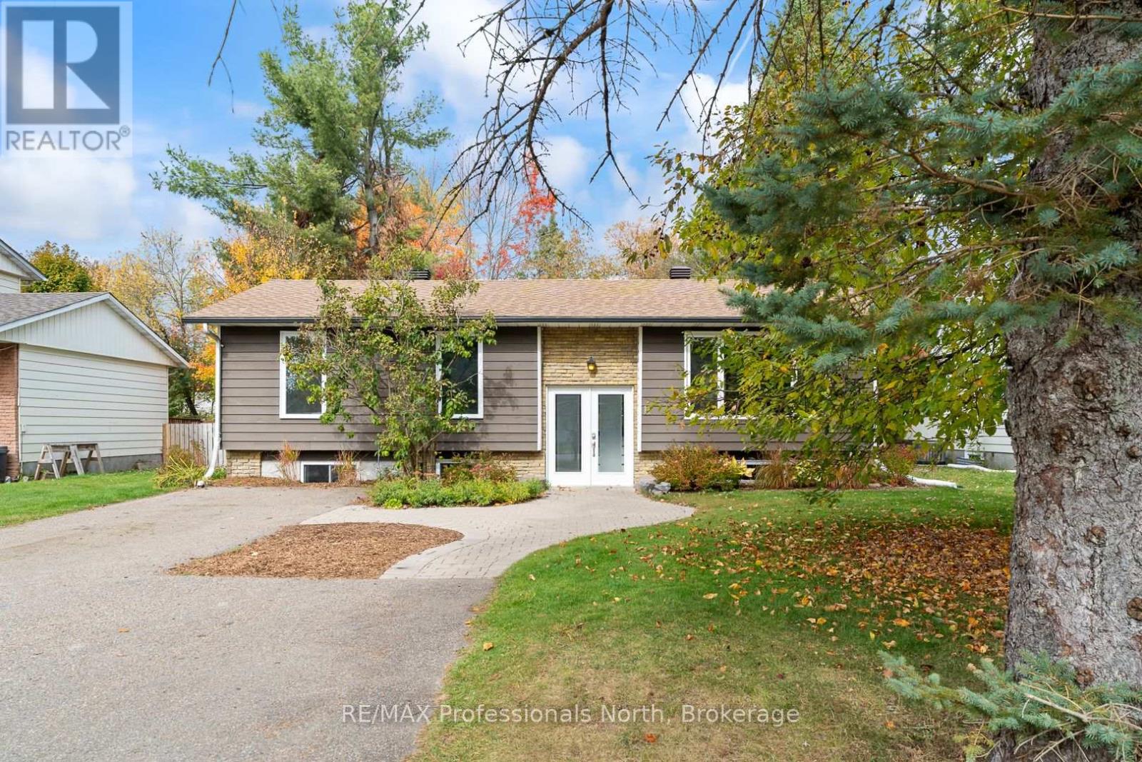 11 Andrea Drive, Bracebridge, Ontario  P1L 1C5 - Photo 3 - X12469199