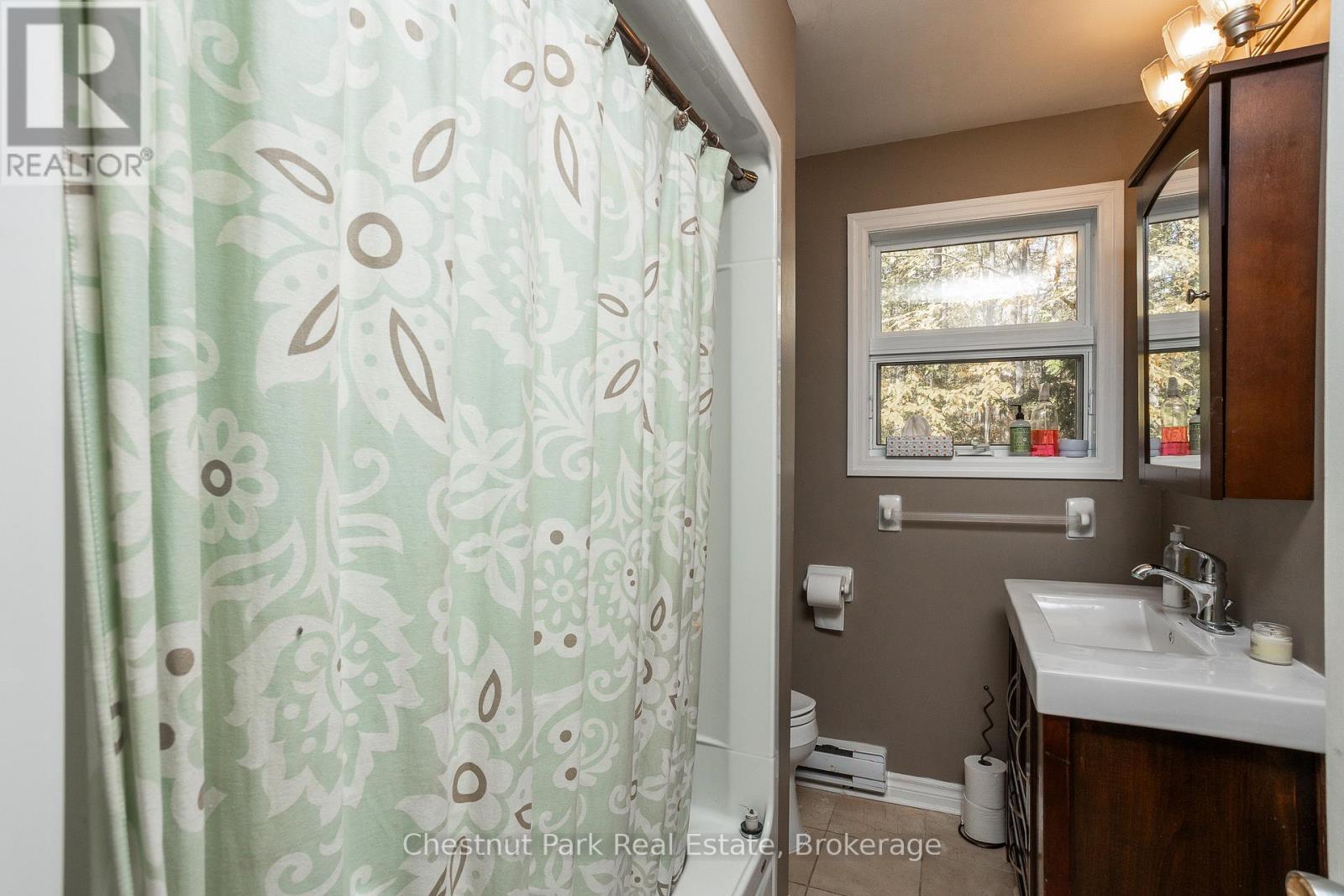 305 Barney's Boulevard, Northern Bruce Peninsula, Ontario  N0H 1Z0 - Photo 17 - X12469374
