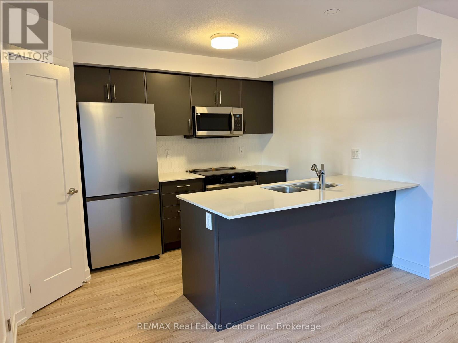 93 - 940 St David Street N, Centre Wellington, Ontario  N1M 0L7 - Photo 7 - X12469999