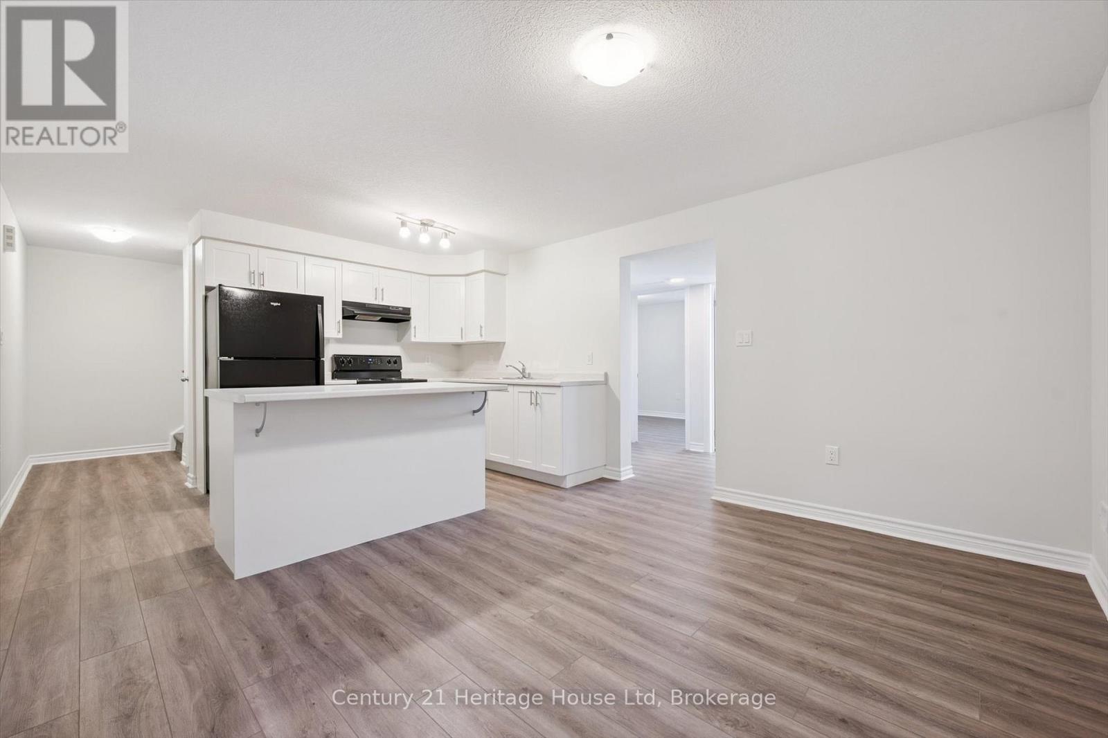 5 - 465 Garafraxa Street W, Centre Wellington, Ontario  N1M 0L6 - Photo 13 - X12470235