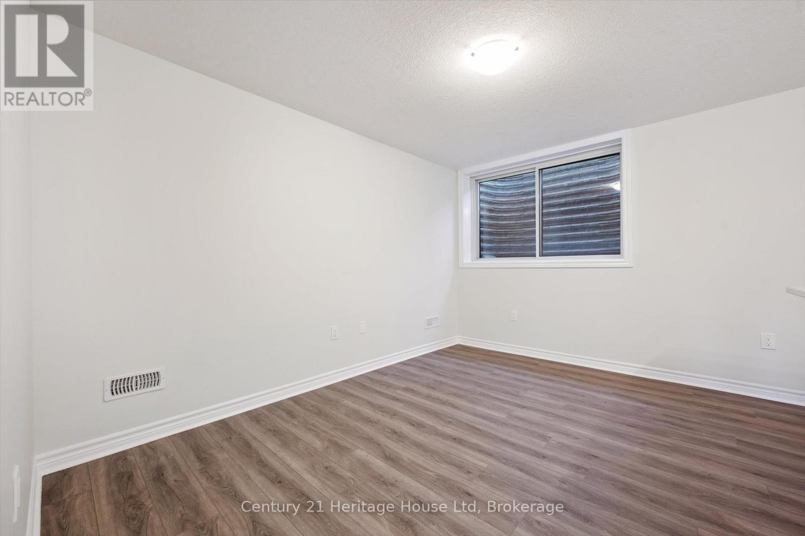 5 - 465 Garafraxa Street W, Centre Wellington, Ontario  N1M 0L6 - Photo 14 - X12470235