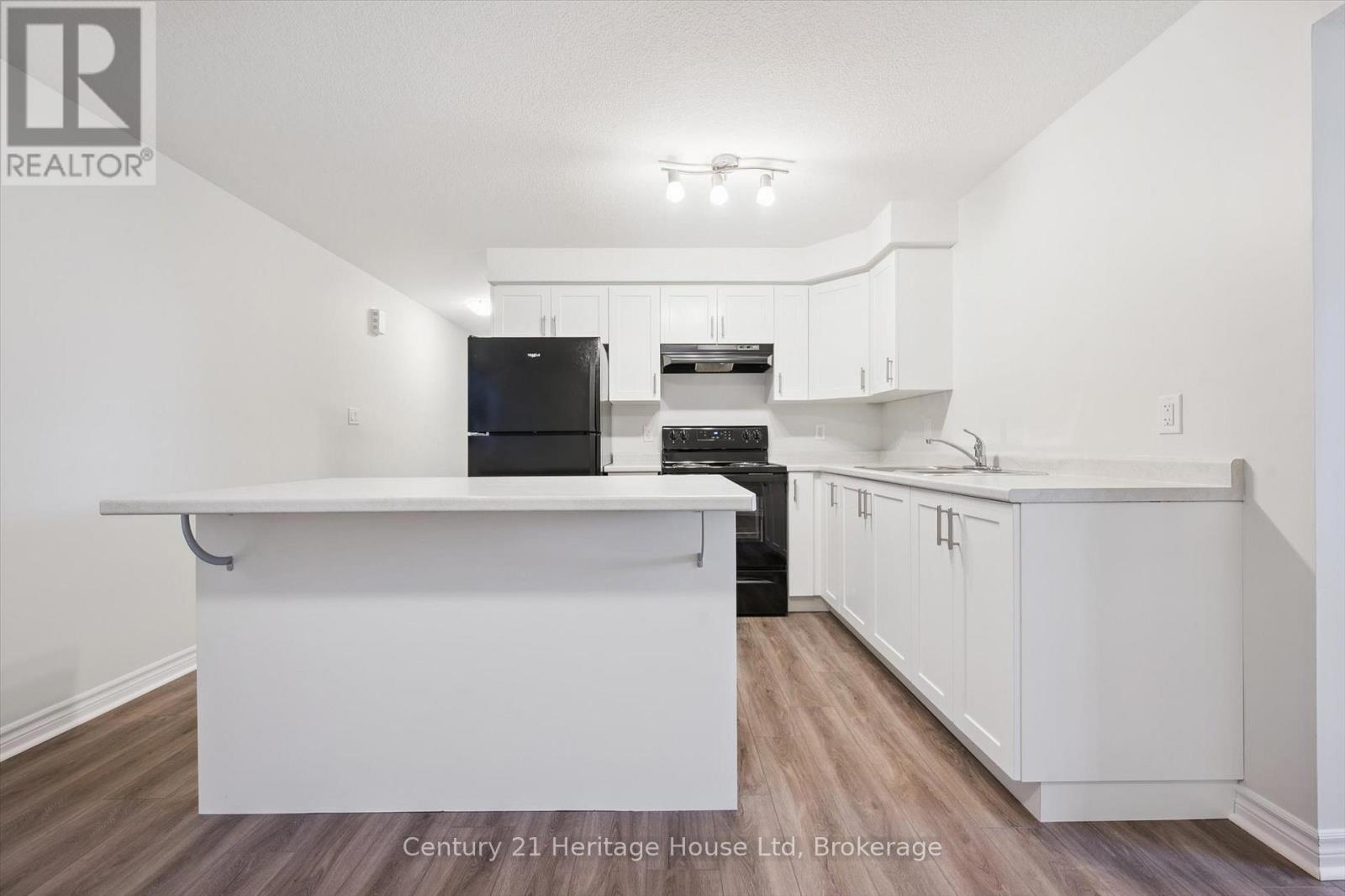 5 - 465 Garafraxa Street W, Centre Wellington, Ontario  N1M 0L6 - Photo 16 - X12470235