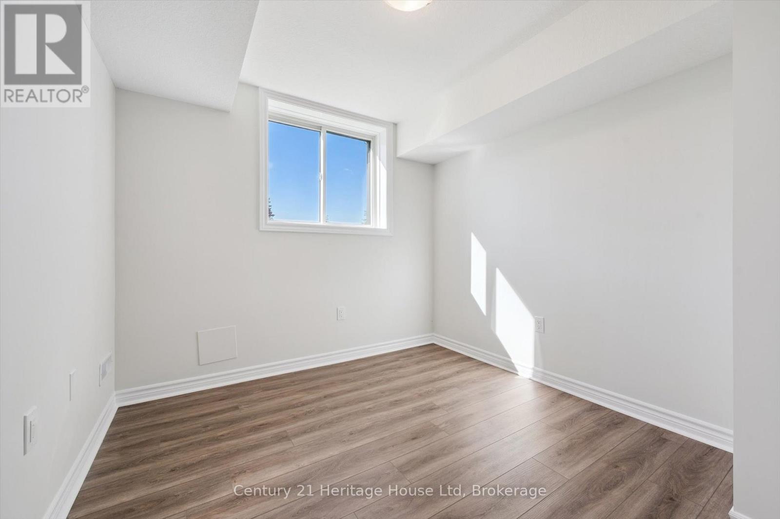 5 - 465 Garafraxa Street W, Centre Wellington, Ontario  N1M 0L6 - Photo 18 - X12470235