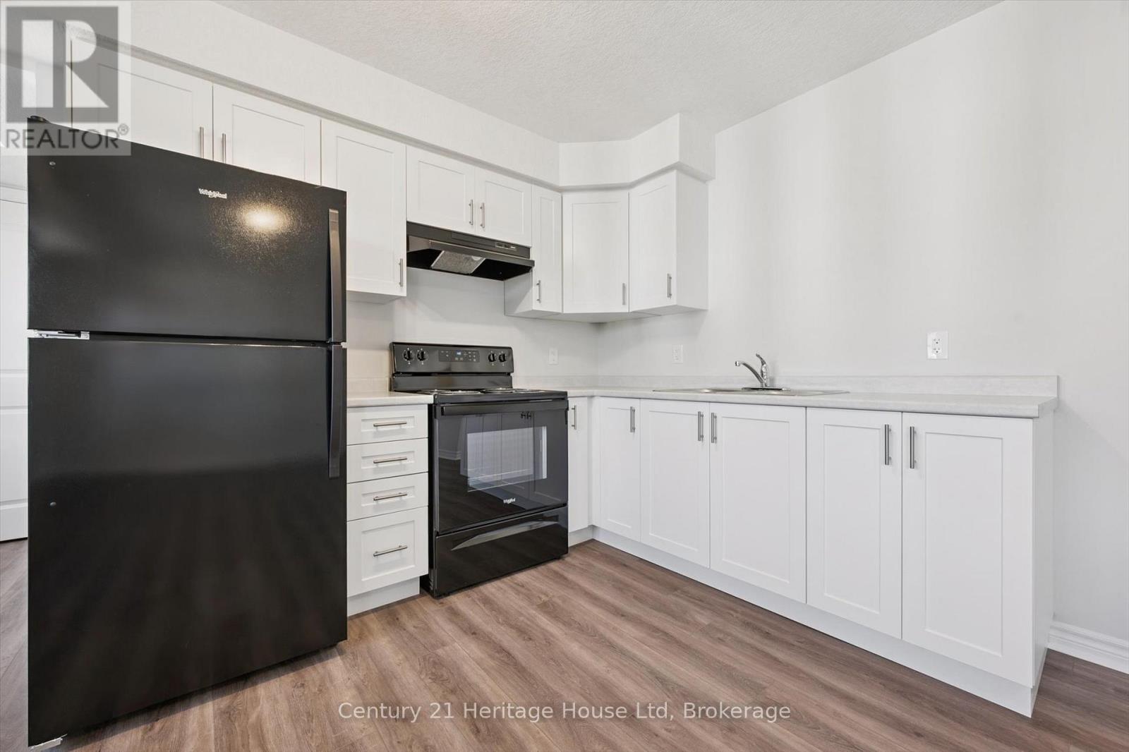 5 - 465 Garafraxa Street W, Centre Wellington, Ontario  N1M 0L6 - Photo 36 - X12470235