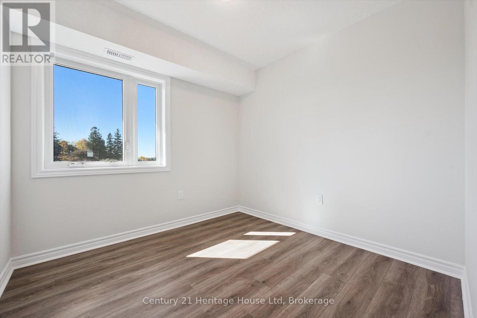 5 - 465 Garafraxa Street W, Centre Wellington, Ontario  N1M 0L6 - Photo 39 - X12470235