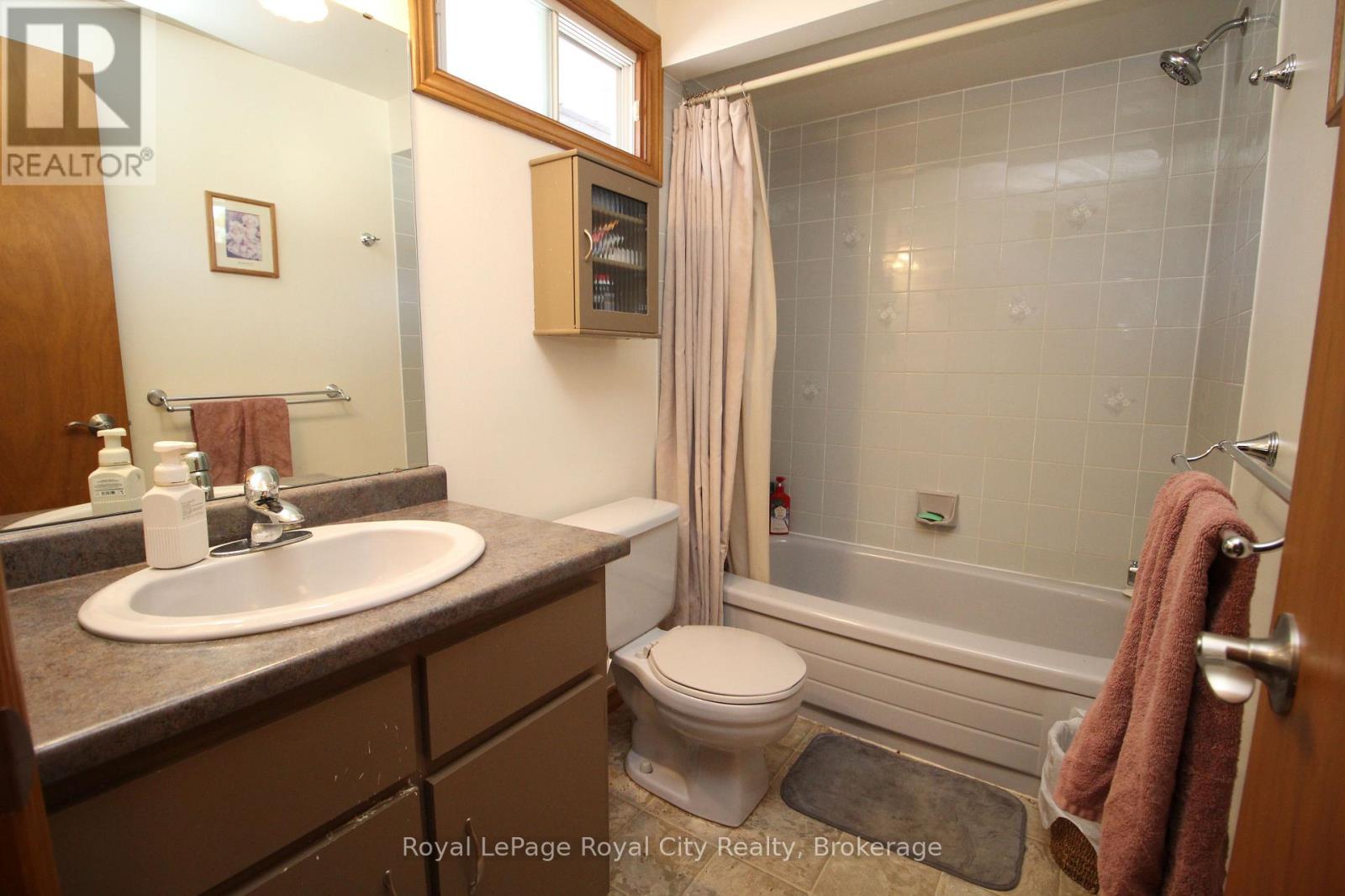 40 Shoemaker Crescent, Guelph, Ontario  N1K 1J6 - Photo 15 - X12471482