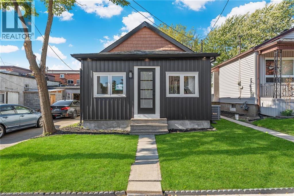 56 East 34th Street, Hamilton, Ontario  L8V 3W3 - Photo 1 - 40780315