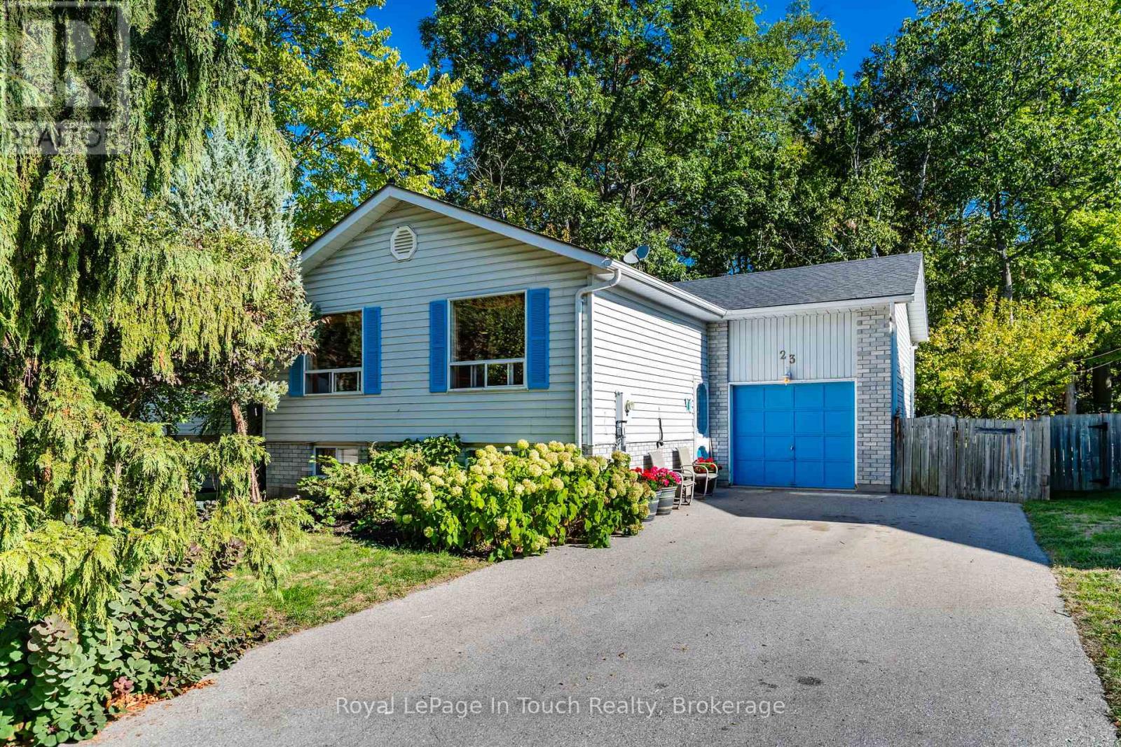 23 Caribbean Drive, Wasaga Beach, Ontario  L9Z 2W3 - Photo 1 - S12472674