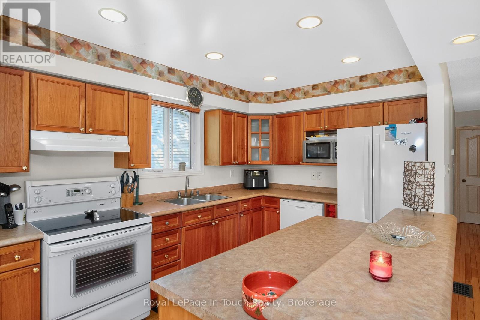 23 Caribbean Drive, Wasaga Beach, Ontario  L9Z 2W3 - Photo 24 - S12472674