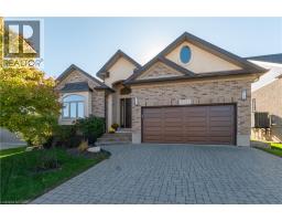 198 PICCADILLY Square, New Hamburg, Ontario