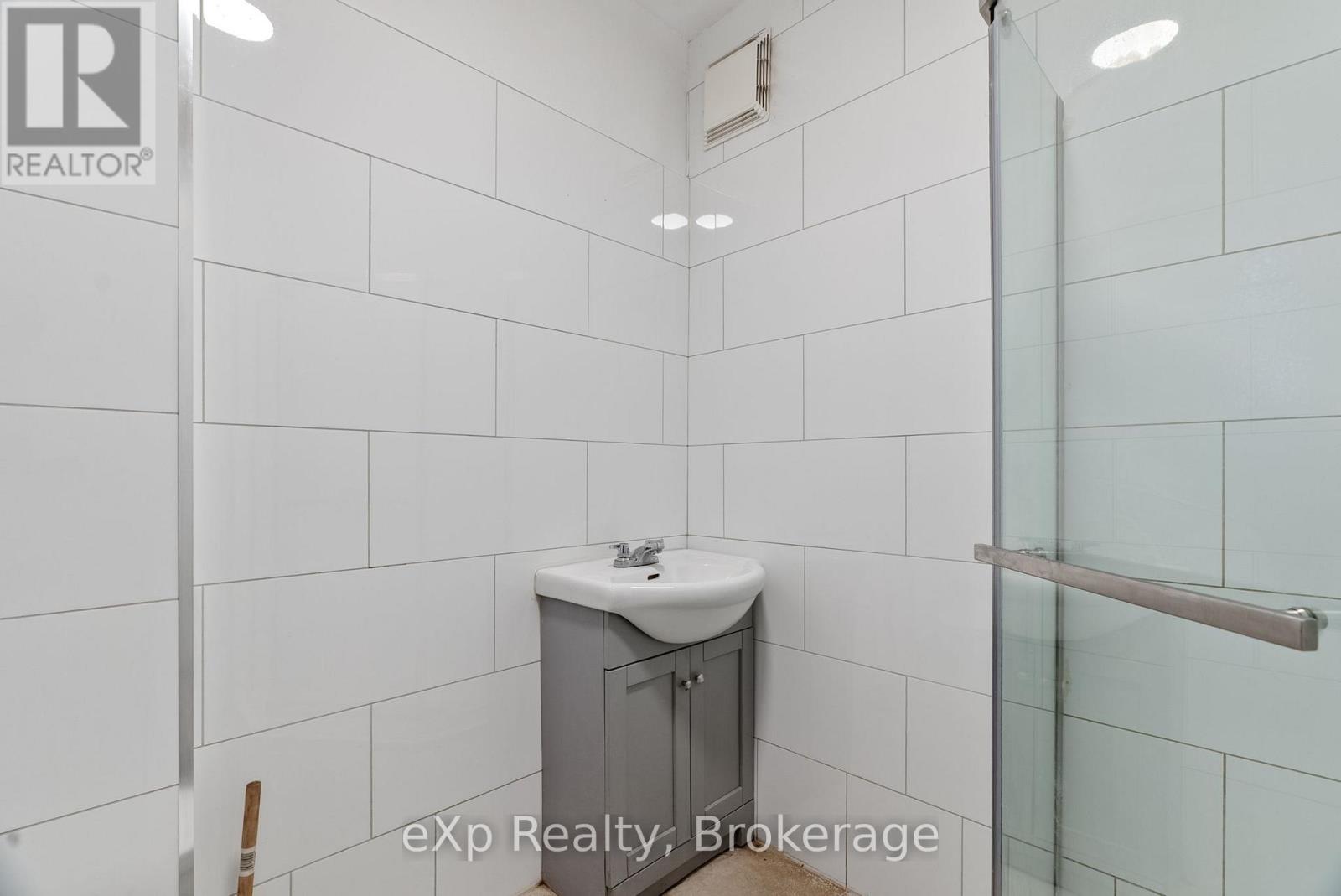 4 - 111 Church Street, Stratford, Ontario  N5A 2R3 - Photo 7 - X12473074