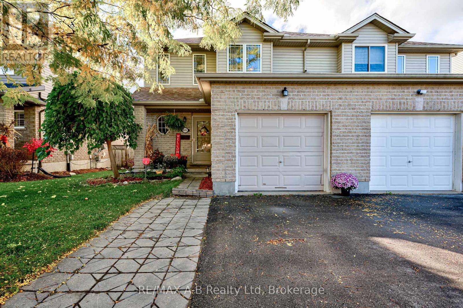 105 Maxwell Street, St. Marys, Ontario  N4X 0A2 - Photo 2 - X12473341