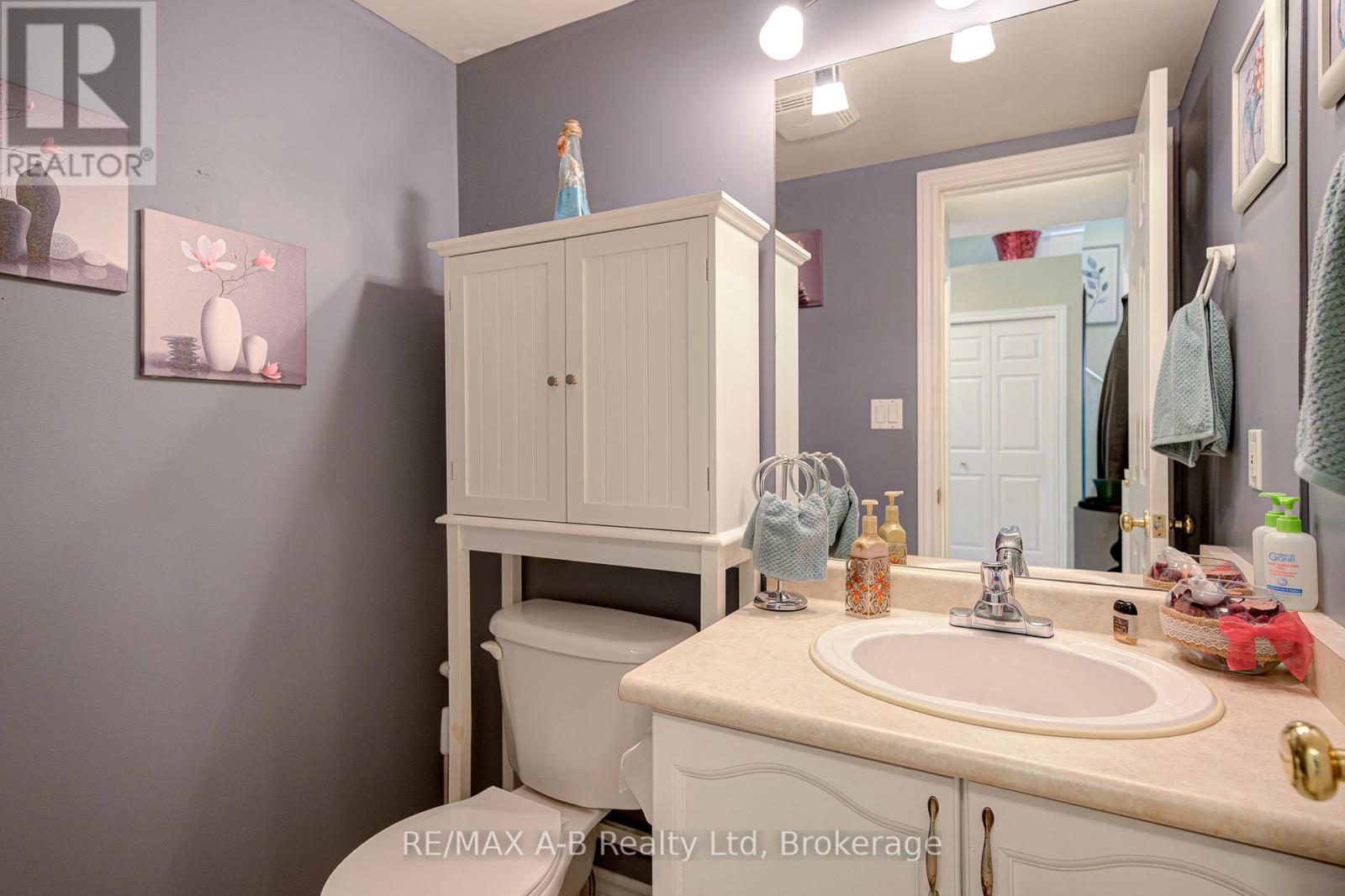 105 Maxwell Street, St. Marys, Ontario  N4X 0A2 - Photo 6 - X12473341