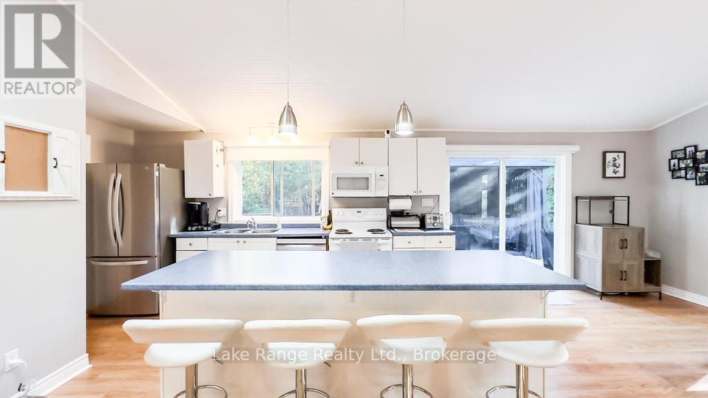 910 Victoria Road, Huron-Kinloss, Ontario  N0G 2R0 - Photo 16 - X12473438