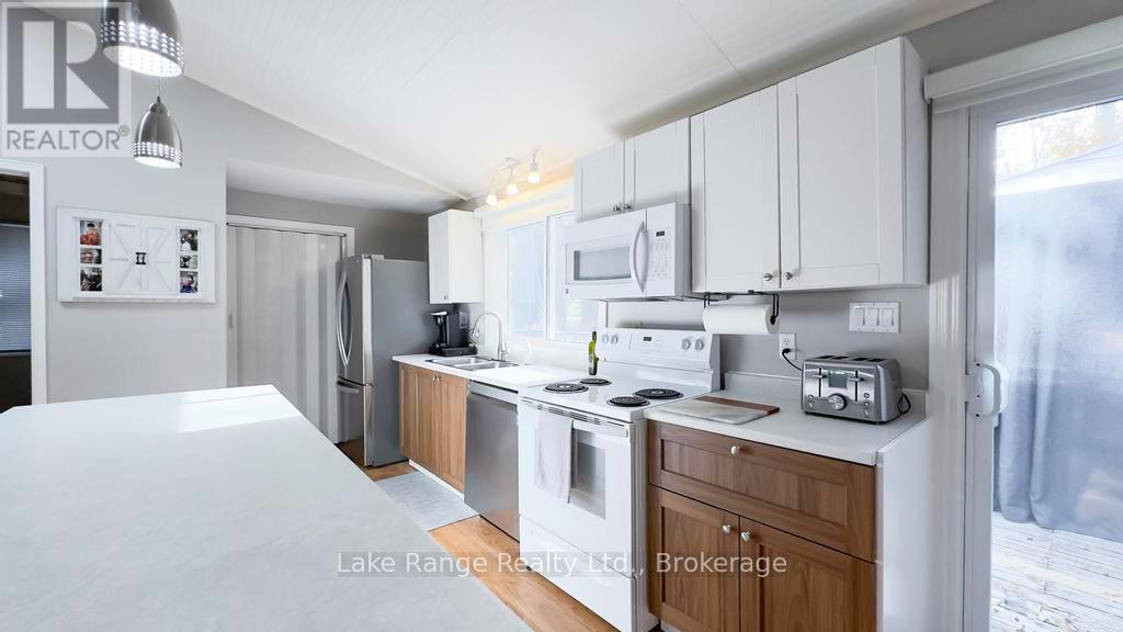 910 Victoria Road, Huron-Kinloss, Ontario  N0G 2R0 - Photo 17 - X12473438